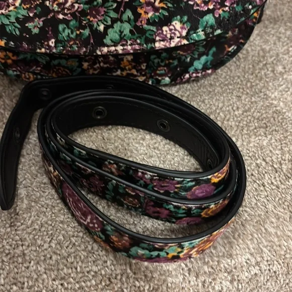 Beautiful coach Crossbody in a purple floral print